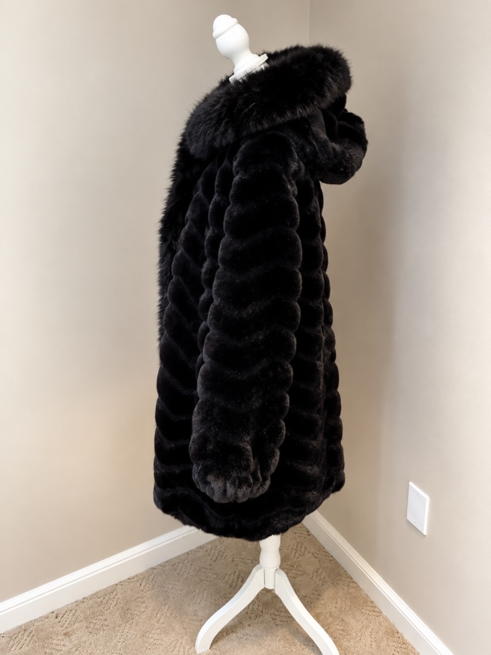 Gallery Black Hooded Heavyweight Faux Fur Coat Large NWOT - Picture 5 of 10